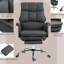 Chaise de bureau en cuir synthétique noir avec fonction inclinable et pivotante. Siège réglable à hauteur réglable de 19,7 po à 22,8 po, inclinaison du dossier à 155 po, repose-pieds, rembourrage confortable et capacité de charge de 264 lb