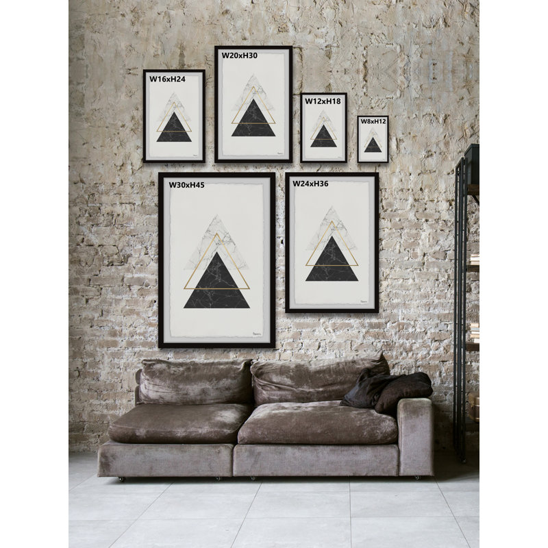 «Golden Marble Triangles» par Parvez Taj - impression encadrée sur papier, H 45 po x l 30 po x P 1,5 po