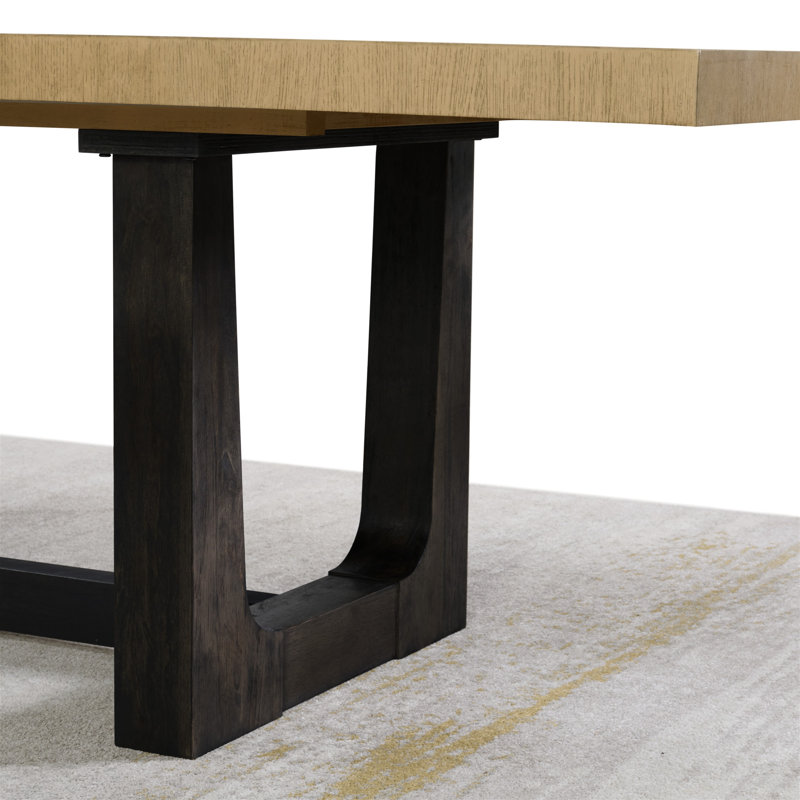 Table carrée et caramel