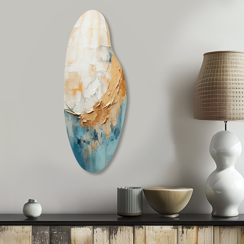 «Gold and Blue Paint Fusion I», peinture abstraite incurvée, art mural en métal beige, H 30 po x l 11 po x P 1 po