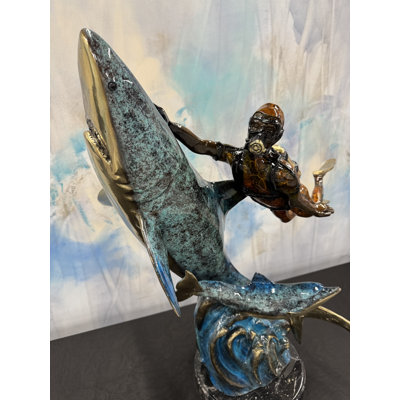 Sculpture No Fear Dessous en bronze coulé