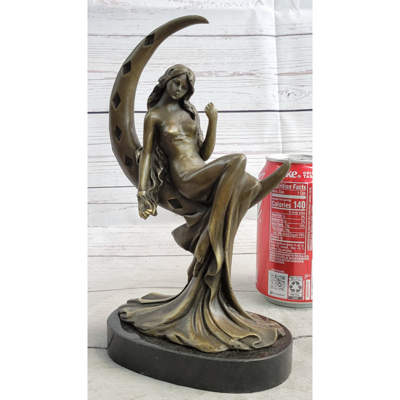 Sculpture fille High Moon