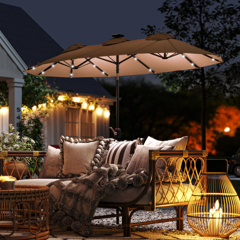 Parasol de patio double face Outsunny, grand parasol de marché extérieur de 9,7 pi avec lumière solaire à DEL, inclinable et manivelle, 3 bouches d'aération et 12 nervures pour le jardin, la terrasse, la piscine et le café