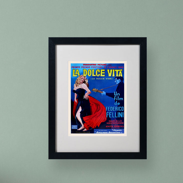 « pomme » la dolce vita», reproduction sur toile encadrée, H 14 po x l 11 po x P 0,5 po, Noir