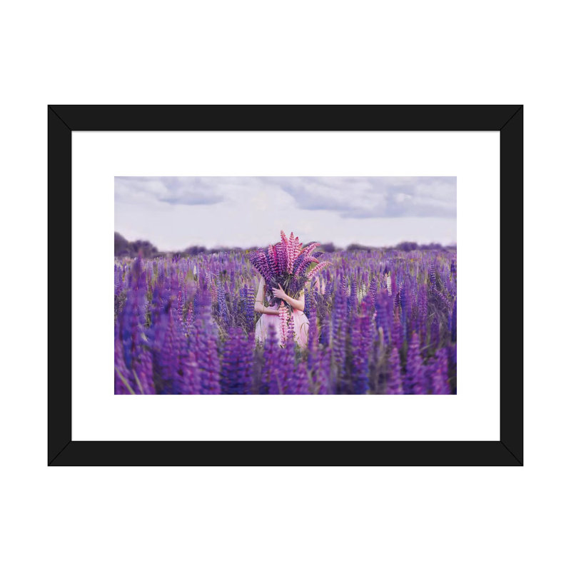 "Lupin Field" par Hobopeeba-impression, H 16 po x l 24 po x P 1 po, Papier encadré noir, Blanc