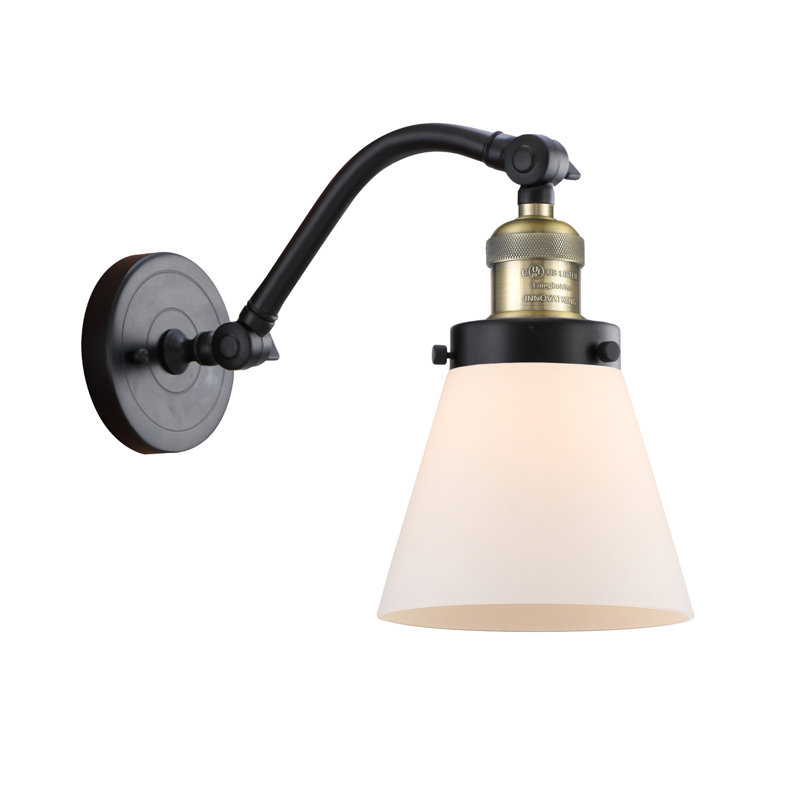 Applique murale 1 lumière Cone, Boîtier blanc mat, Ampoule à DEL rétro de 6 watts, Laiton antique noir