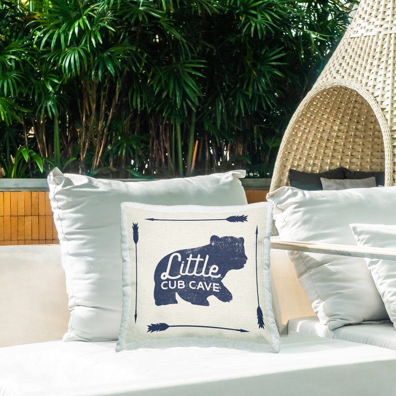 Coussin d'extérieur imprimé petit ours des cavernes par Daphne Polselli