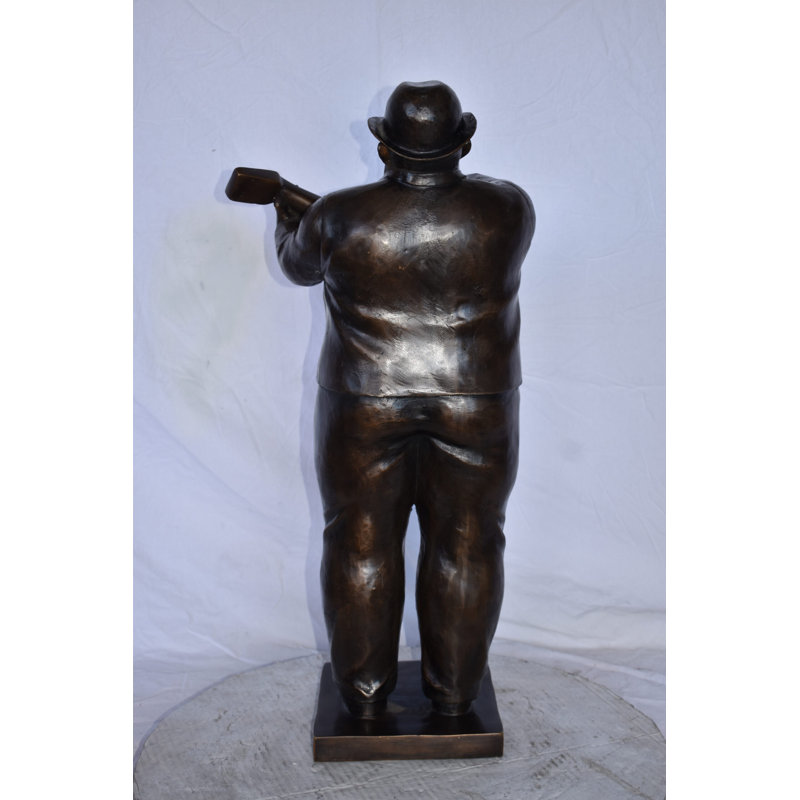 Homme jouant de la guitare - statue en bronze de style Fernando Botero - 14 po x 11 po x H 30 po