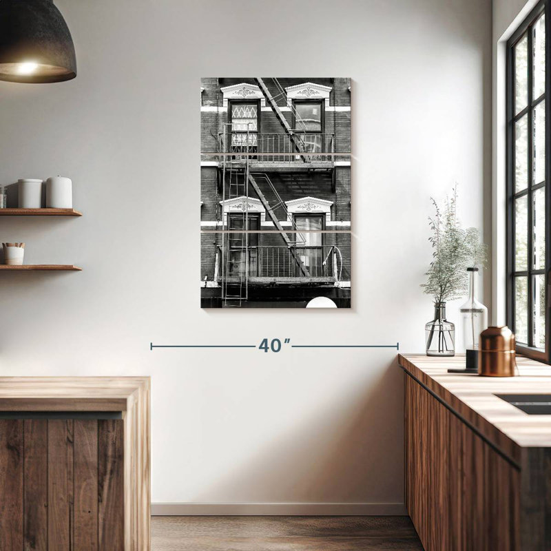 Lilie New York Facade I, H 38 po x l 24 po