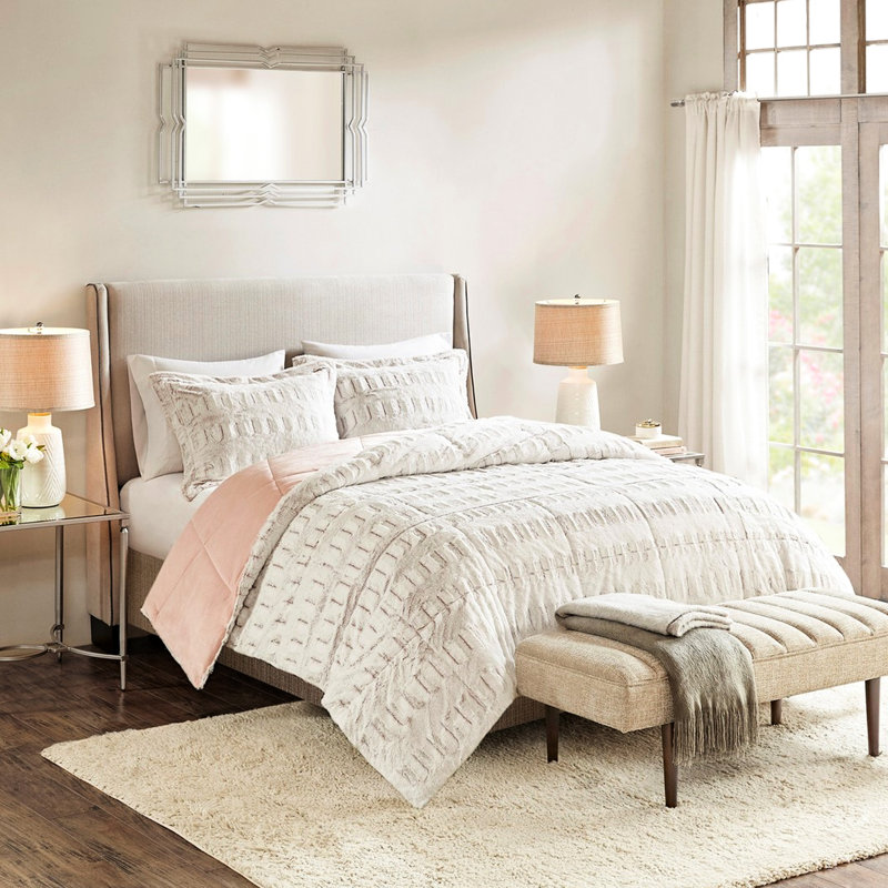 Édredon grand lit avec fourrure longue moelleuse en tissu blanc surpiqué, taille