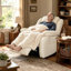 Fauteuil inclinable électrique sans gravité en similicuir beige, avec repose-pieds réglable.-67389571-197817593