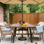 Base de parasol extérieure résistante à la corrosion de 26,5 livres, adaptateur de poteau réglable pouvant accueillir des arbres de 1,5 po à 2,1 po pour parasols de patio de 7,5 à 11 pi, support de parasol lourd à l'épreuve du vent pour la pelouse près de la piscine