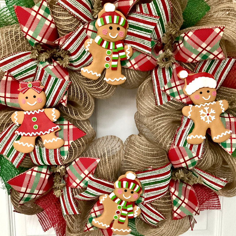 Christmas Wreath with Gingerbread Men, 24 Inch