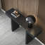 Console moderne simple et noire