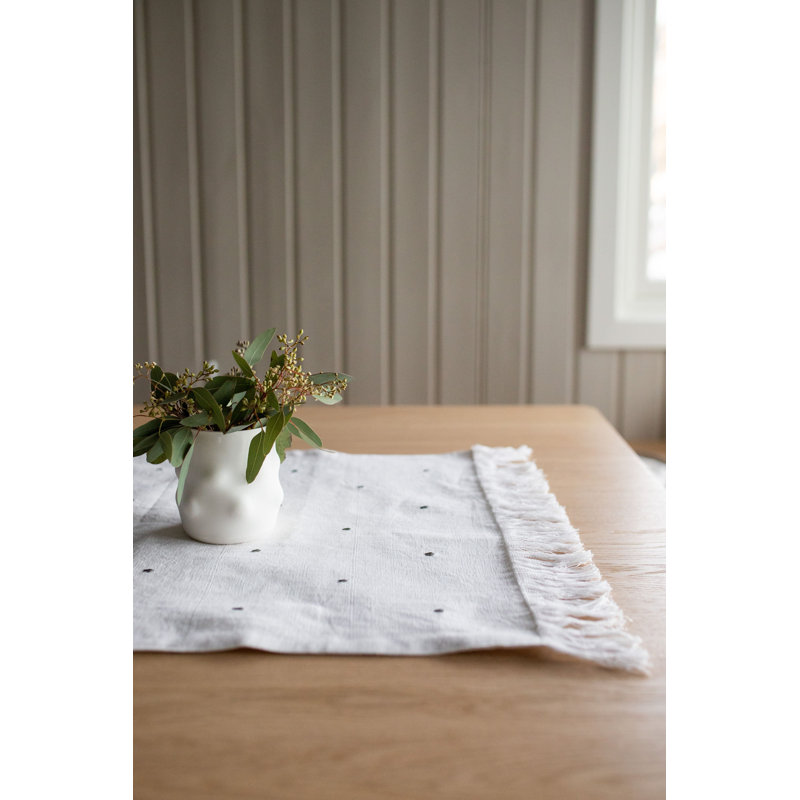 Chemin de table brodé à feuilles vertes