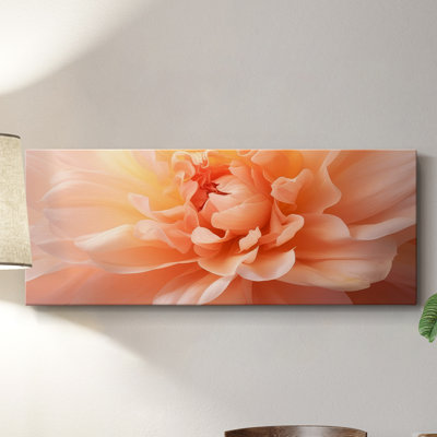 «Peachy Petal Poetry I», toile tendue avec châssis - prête à être accrochée