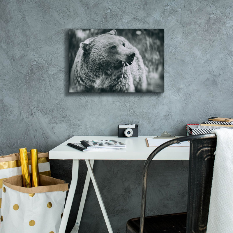 «Grizzly Snack» par Nathan Larson, art mural sur toile, H 12 po x l 18 po