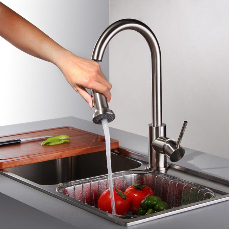 Robinet de cuisine à poignée simple avec bec pivotant et tête de pulvérisation à deux fonctions pull out