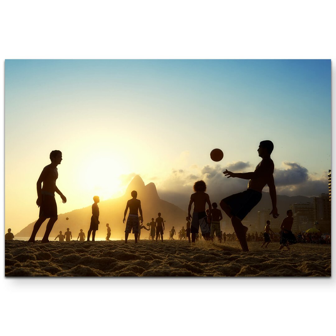 Leinwandbild Fußball im Sonnenuntergang