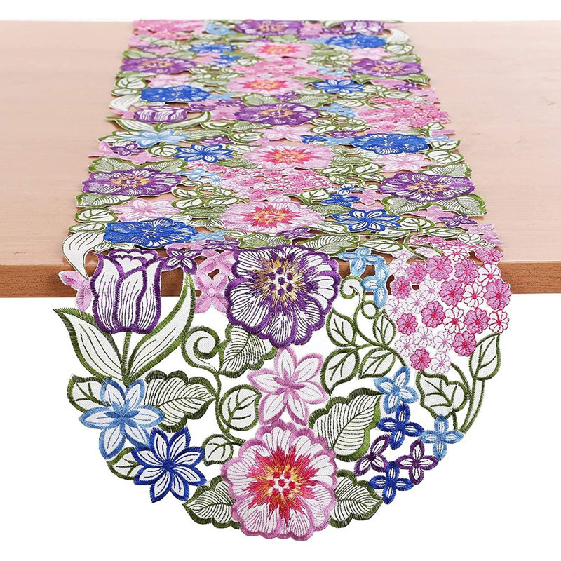 Chemin de table Cutwork