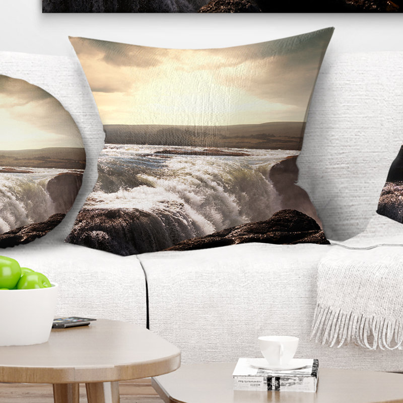 Oreiller Dramatic Waterfalls, 16 po x 16 po, Coussin décoratif