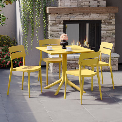 Ensemble repas carré pour 4 personnes