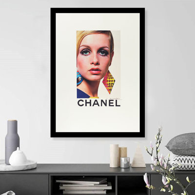 Twiggy Designer Fashion Framed Print