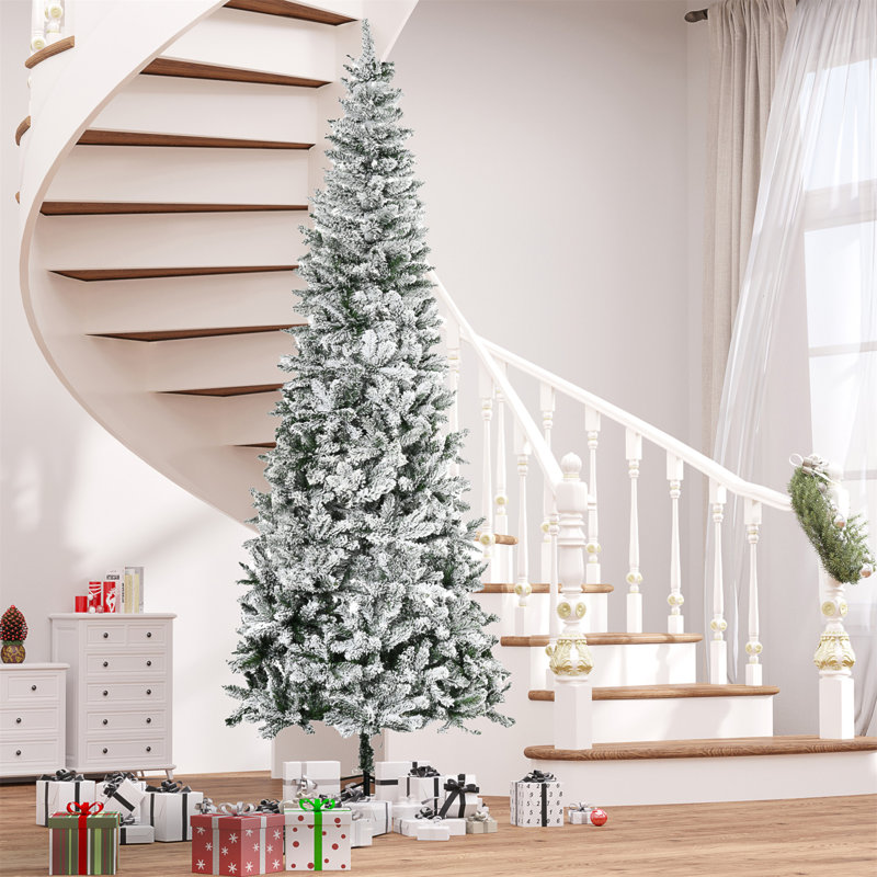 Arbre de Noël artificiel pin clair enneigé 9 pi avec branches réalistes et 1084 pointes