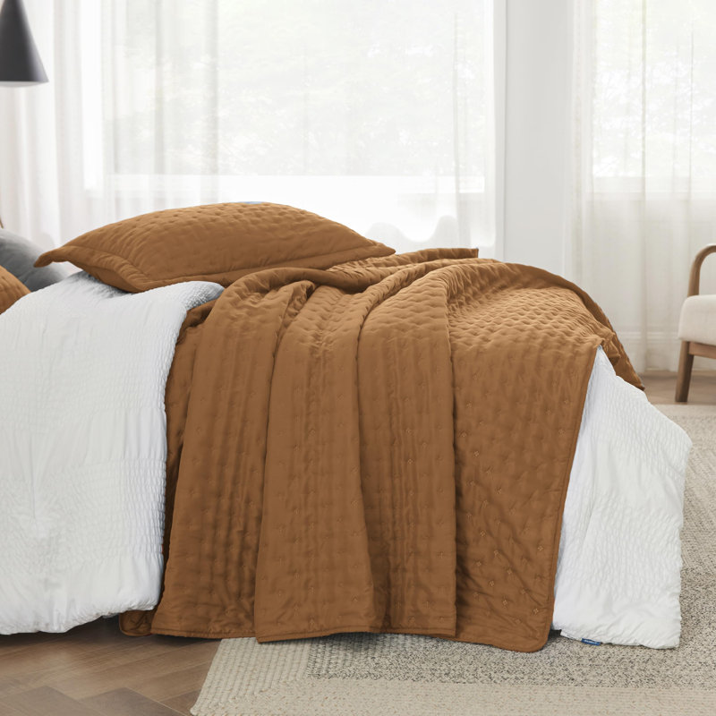 Bedsure Quilt Set for Dorm Decor, Lightweight All-Season Comforter, Bedspread Coverlet with Clover Pattern, Honey Ginger
