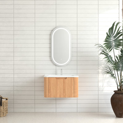 Vasque murale en céramique blanche de 61 cm (24 po), préassemblée, fini noyer naturel, bords arrondis, tiroir à fermeture amortie, rangement astucieux.