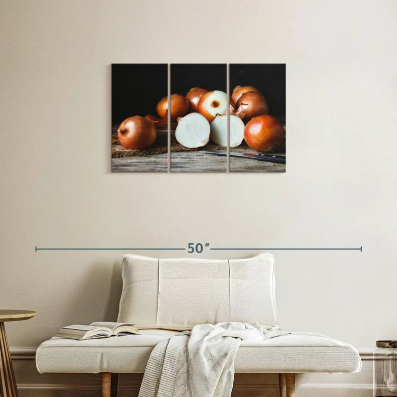Yarlin Onions, 20" H x 33" W
