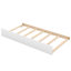 Lit superposé simple au-dessus de simple en bois massif avec lit gigogne et tablettes de rangement latérales-840190358