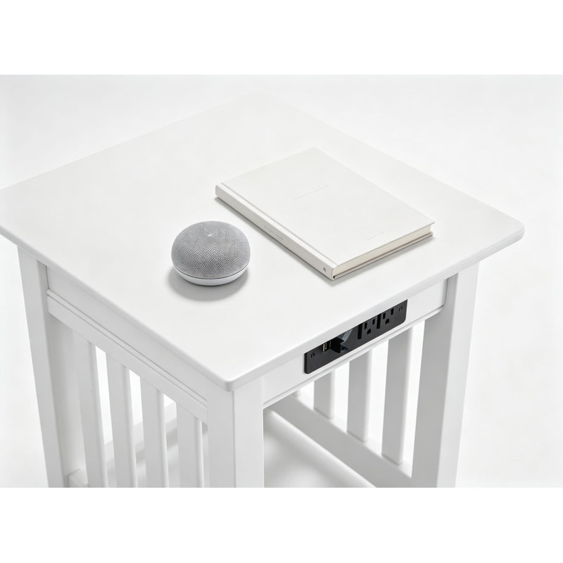 Table de bout Mission avec station de charge, bois franc massif, table d'appoint compacte pour salon, chambre à coucher ou dortoir, finition blanche
