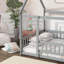 Lit de maison avec structure de toit en bois et garde-corps de sécurité pour un jeu imaginatif et un sommeil sécuritaire-621446683-621446687