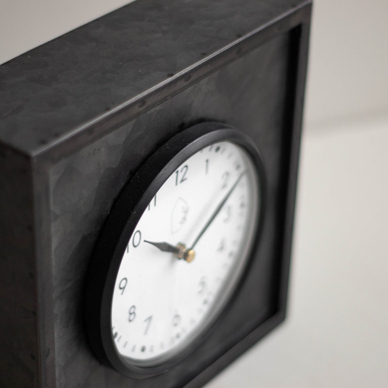 Horloge de table analogique à quartz en métal noir