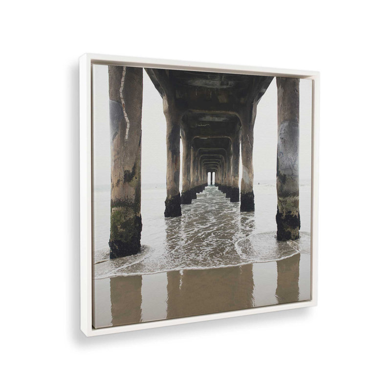 «Manhattan Pier» par Bree Madden, reproduction d'art, H 12 po x l 12 po, Cadre flottant, Blanc