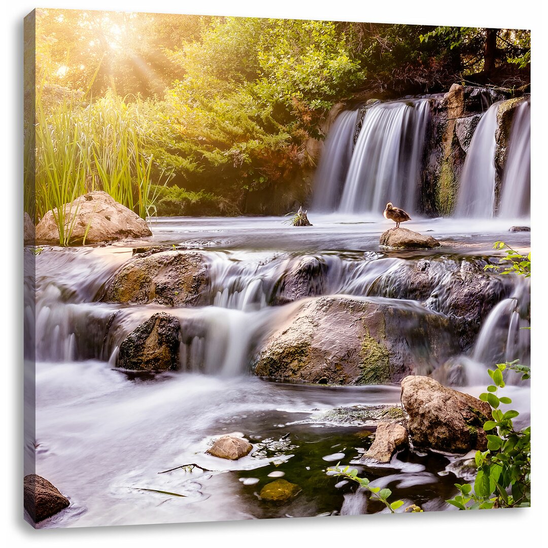 Leinwandbild Wunderschöner Wasserfall bei Sonnenuntergang