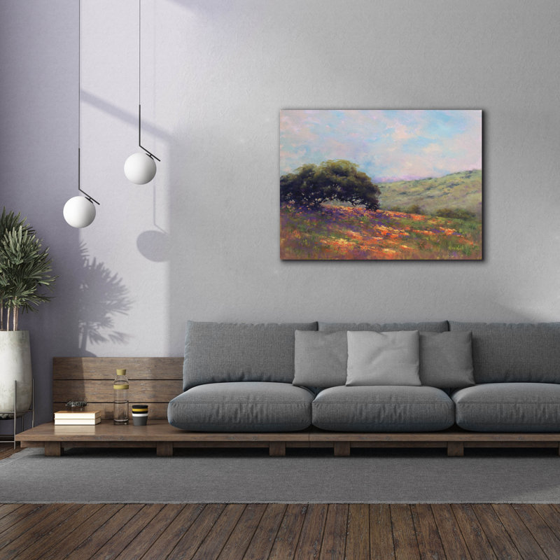 «Poppy Hill» par Alice Weil, art mural sur toile, H 40 po x l 54 po x P 1,5 po