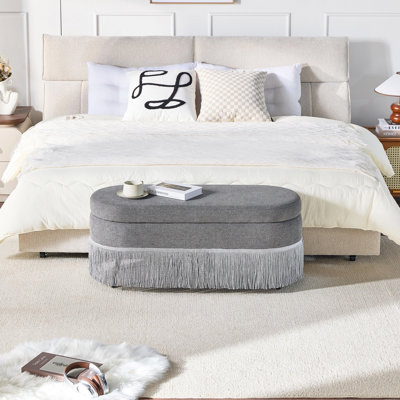 Repose-pieds ovale rembourré avec rangement à franges et couvercle relevable - L 39 po x l 16 po x H 17 po, repose-pieds multifonctionnel et rangement caché pour le salon ou la chambre à coucher - Tissu gris avec structure en métal