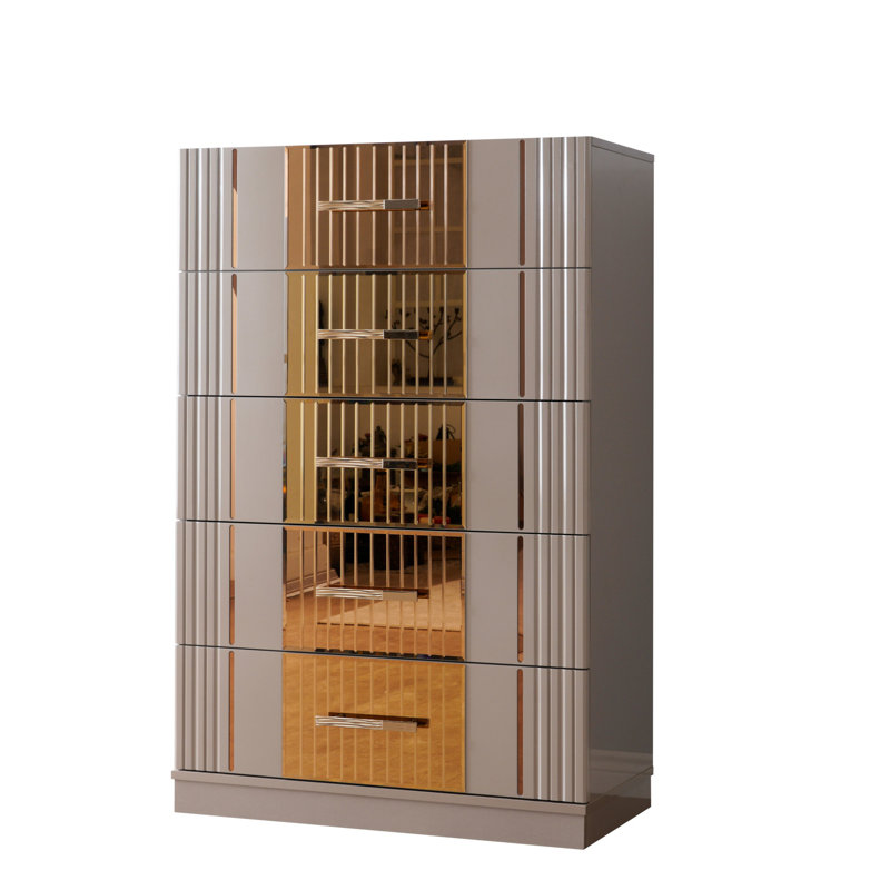 Commode dorée en bois gris
