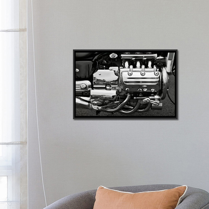 «Engine Grayscale» par Lyall, reproduction de photo sur toile, H 18 po x l 26 po x P 1,5 po, Toile avec cadre noir