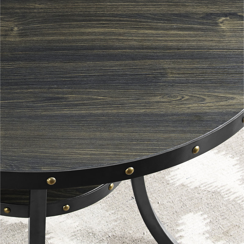 Table ronde de 36 po - Pieds en métal, 2 tabourets en tissu bleu, espace de rangement supplémentaire avec barre et chaises.