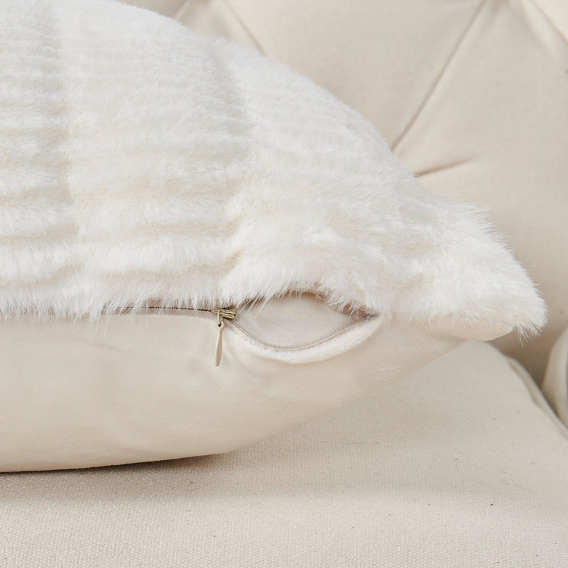 Housse de coussin en fausse fourrure Shaggy, Blanc
