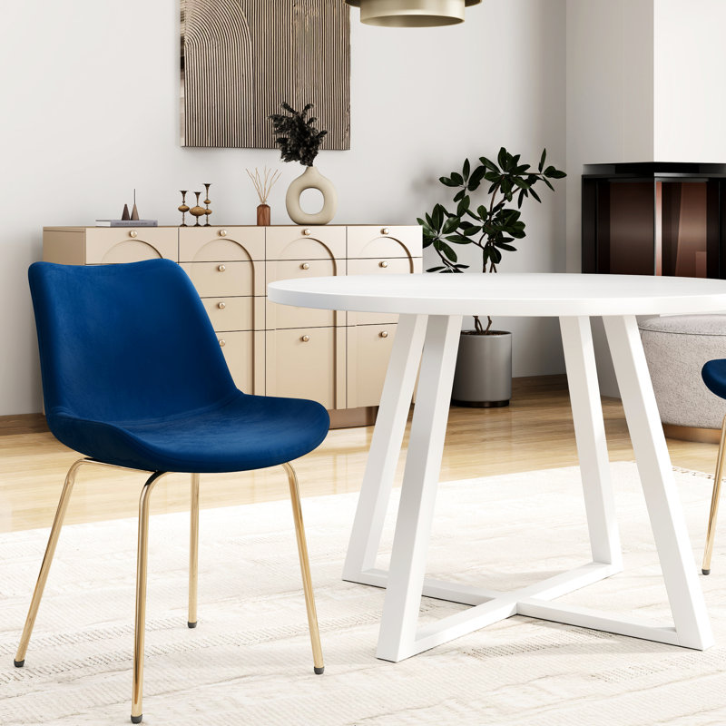5 configurations de salle à manger - table ronde à tréteaux et 4 chaises bleues et blanches avec coussins en mousse