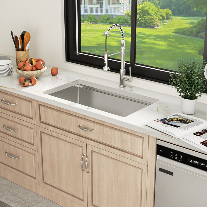Évier de cuisine encastré 33 po x l 19 po à cuve simple en acier inoxydable avec accessoires