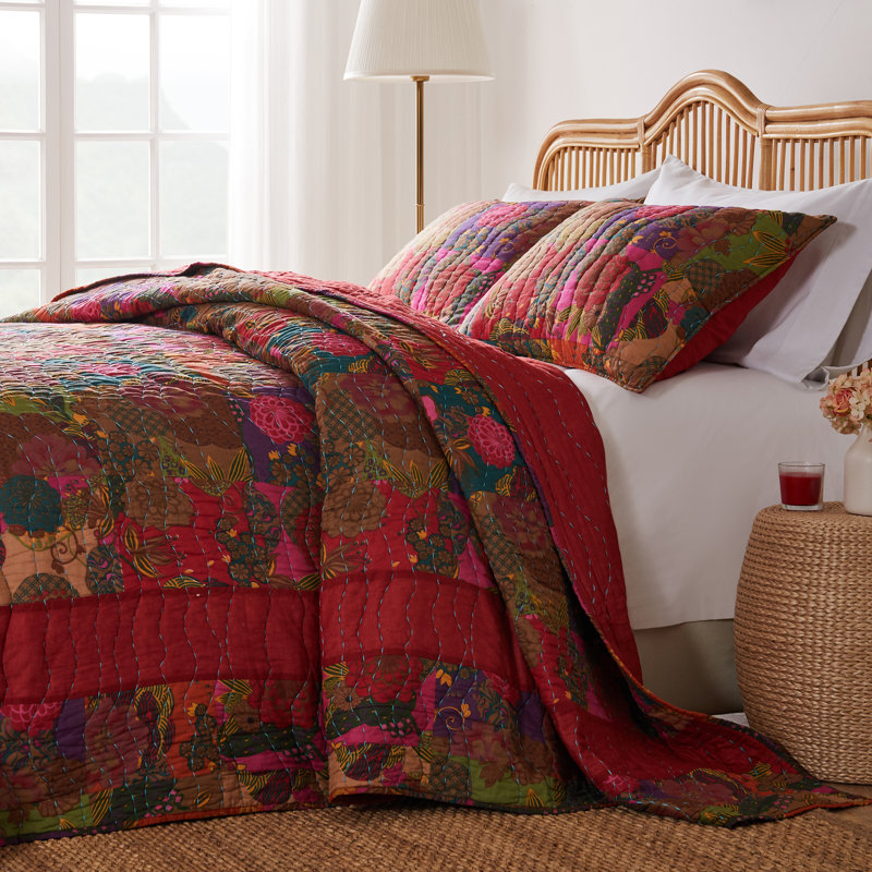 Greenland Home Fashions Jewel Red Global Floral Kantha Stitch 3-Piece Queen Size Bedspread Set 110"x118" with 2 Standard Shams