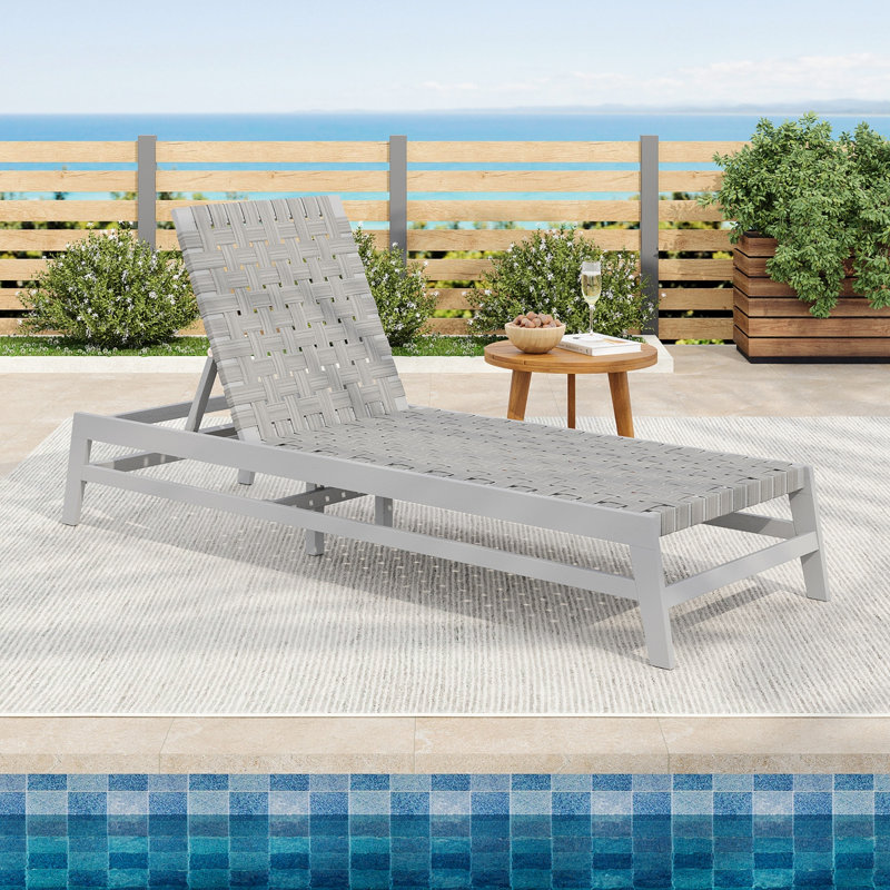 Outdoor Rope Chaise Lounge, Light Gray  Cushion/Gray Frame