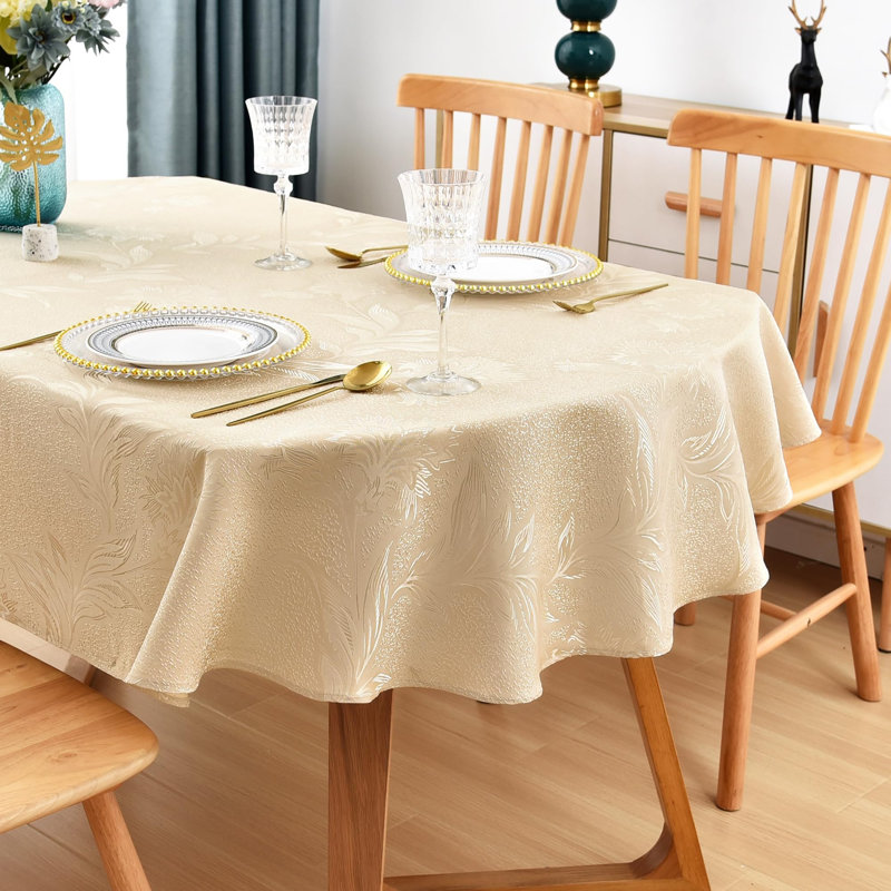 Nappe ovale brillante en jacquard beige 60 x 102 pouces