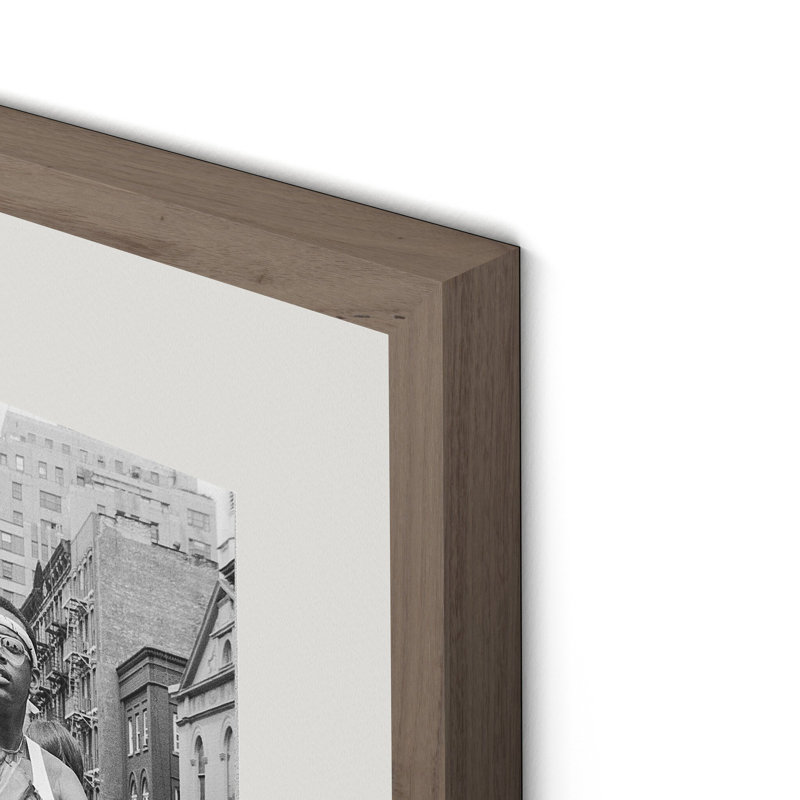 Marsha P. Johnson à Pride March par Barbara Alper, W 32" x H 24", Rustic Walnut