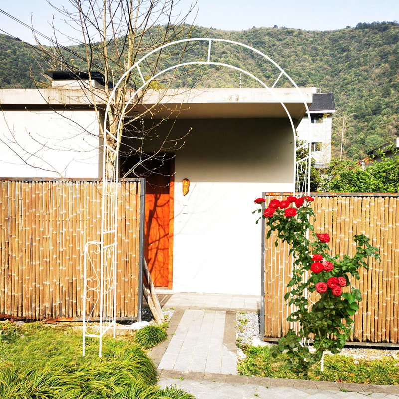 Arche de jardin blanc crème, 55 po de largeur x 94,5 po de hauteur, métal pour la croissance des plantes, blanc extérieur, augmente l'attrait